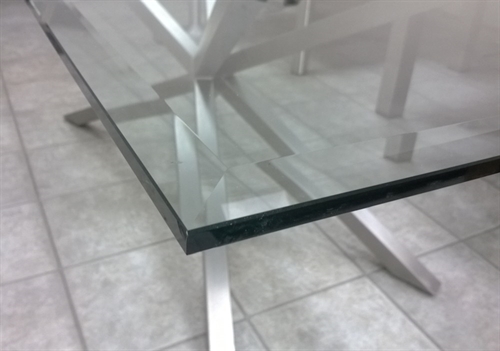 Glas spisebord med stålstel