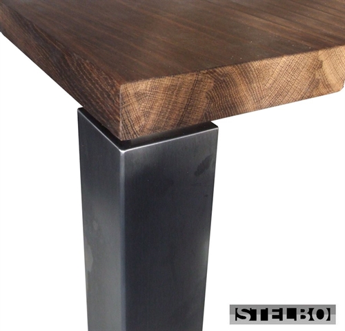 Bordben stelbo464 monteret på røget egetræsbordplade