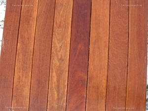 20151221 Cumaru 21x145mm glat/glat 29 stk. 430cm, 52x155mm savskåret  8 stk. 215cm, 2 stk. 545cm