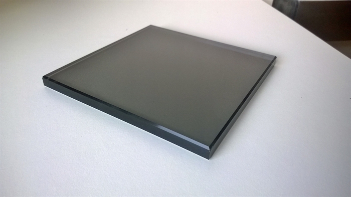 20160901 Specialfremstillet Glasbordplade 1400 x 600 x 10mm, gråtonet