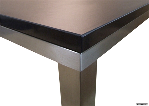 Sort linoleumsbord detalje ved hjørne for model STELBO106