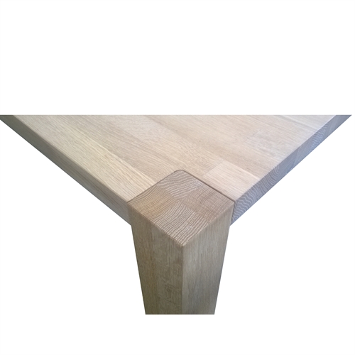 Tilbud, Spisebord i eg