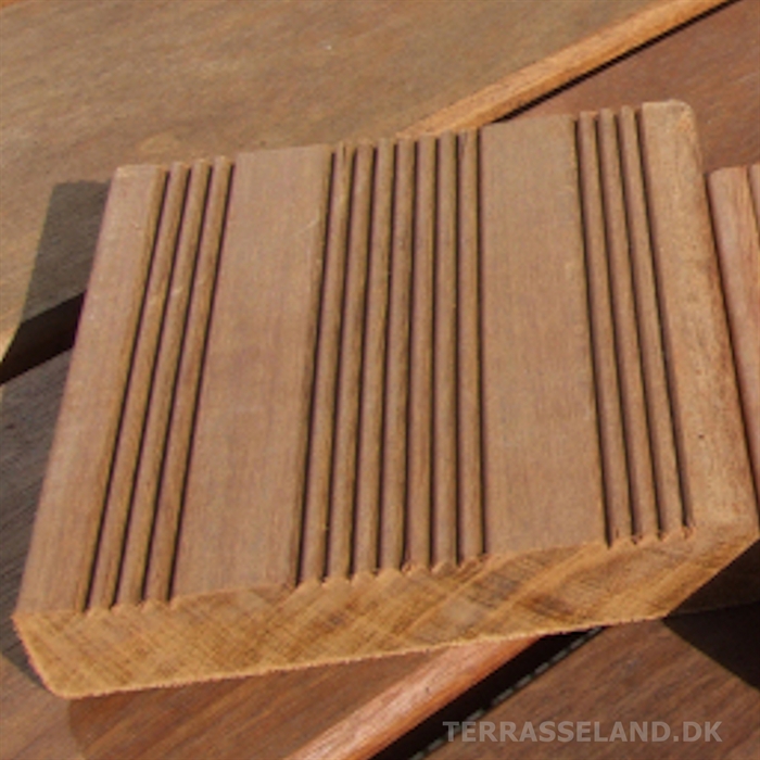 20150914 Cumaru terrasseplanker, 880meter. 19-20x145mm, Fransk profil, 3000 Propper